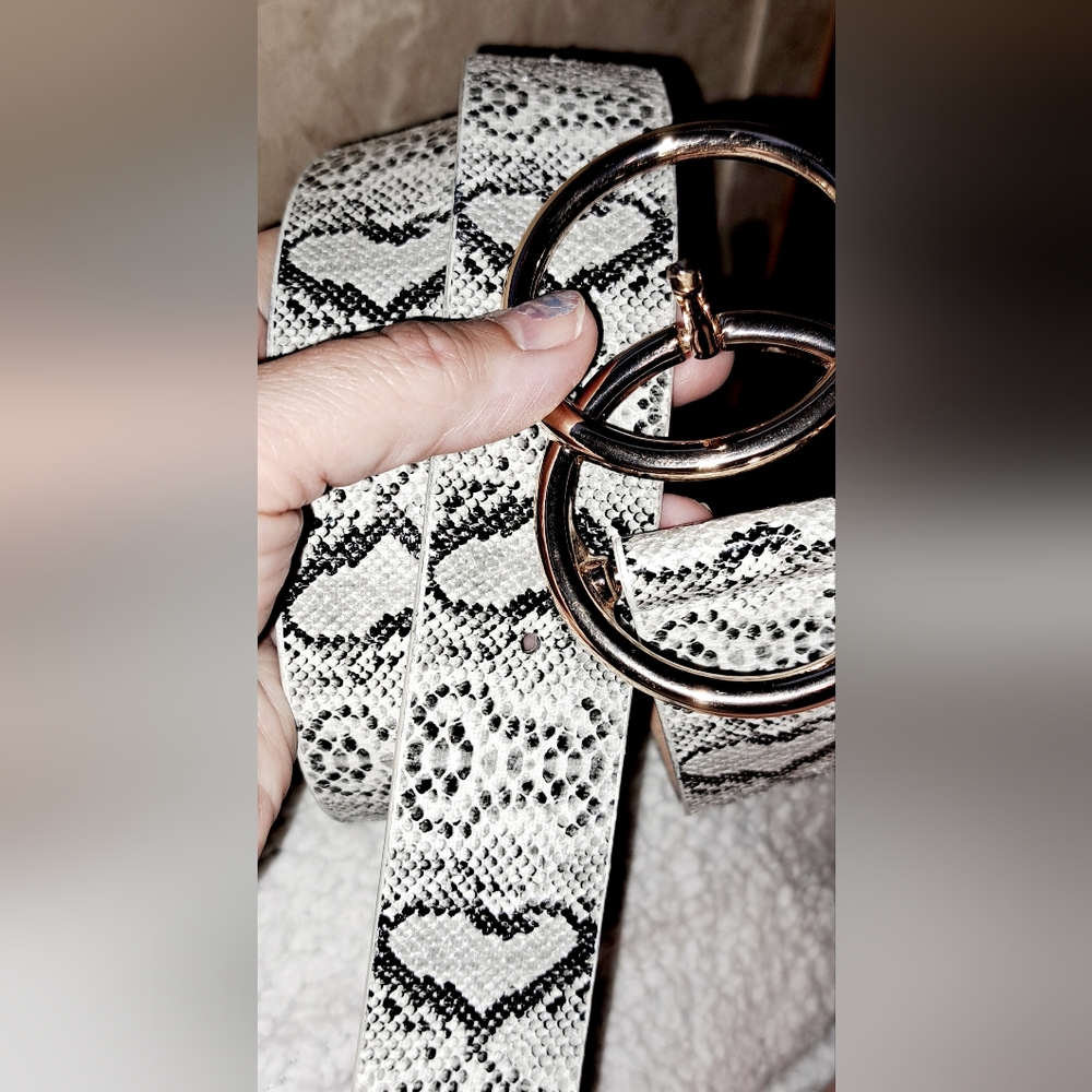 Ladies Double Oh Heaven Black and White Snake Double Buckle Belt By Lulu's  Lrg - Picture 3 of 7